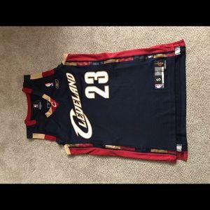 Lebron James jersey size small (with closeups)